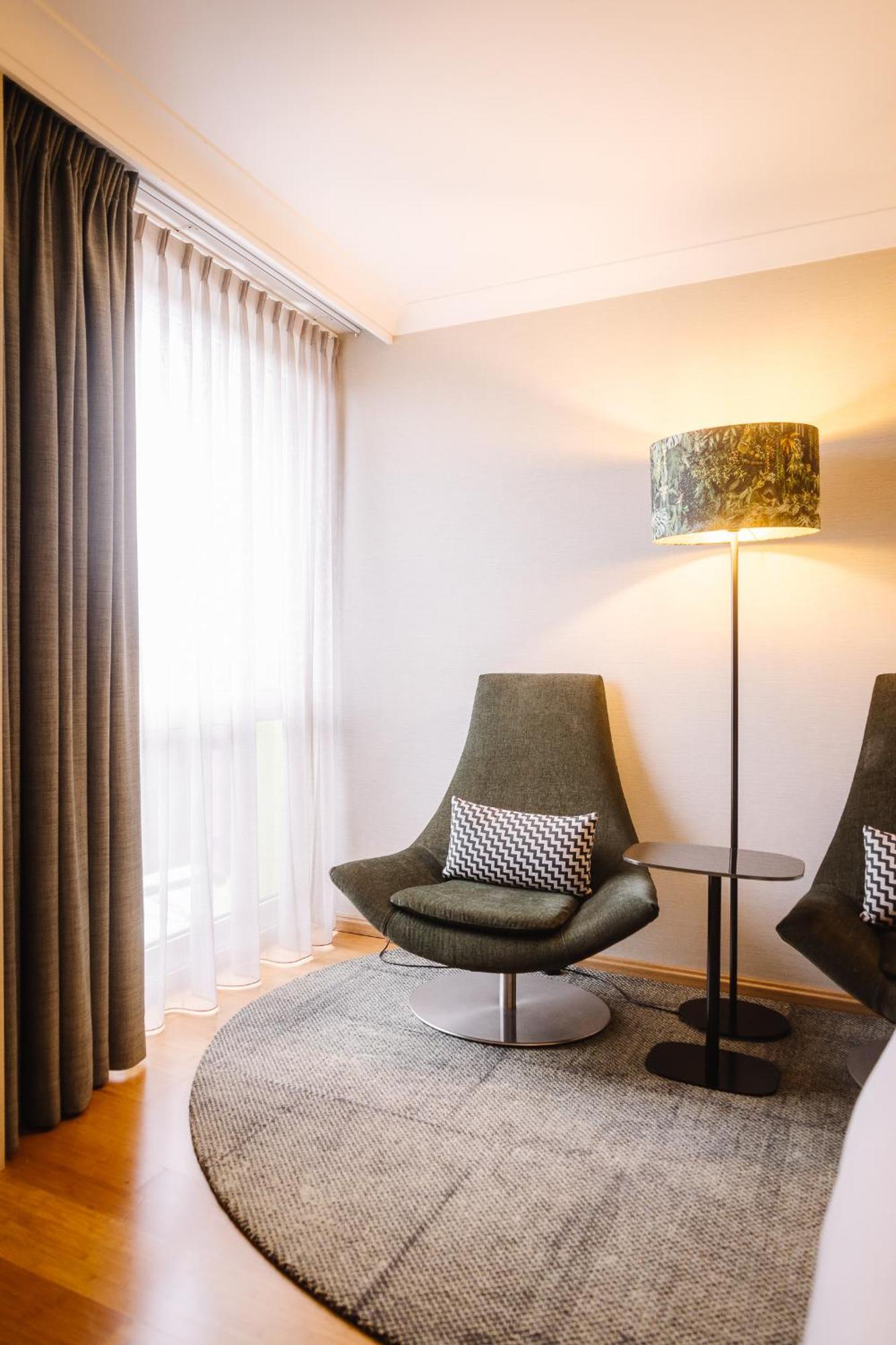 Holiday Inn Hotel Brussels Airport By Ihg Дигем Экстерьер фото